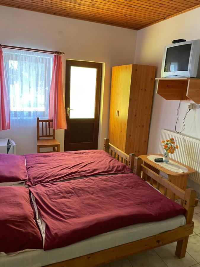 Zsuzsa Apartman Appartement Poroszló Buitenkant foto