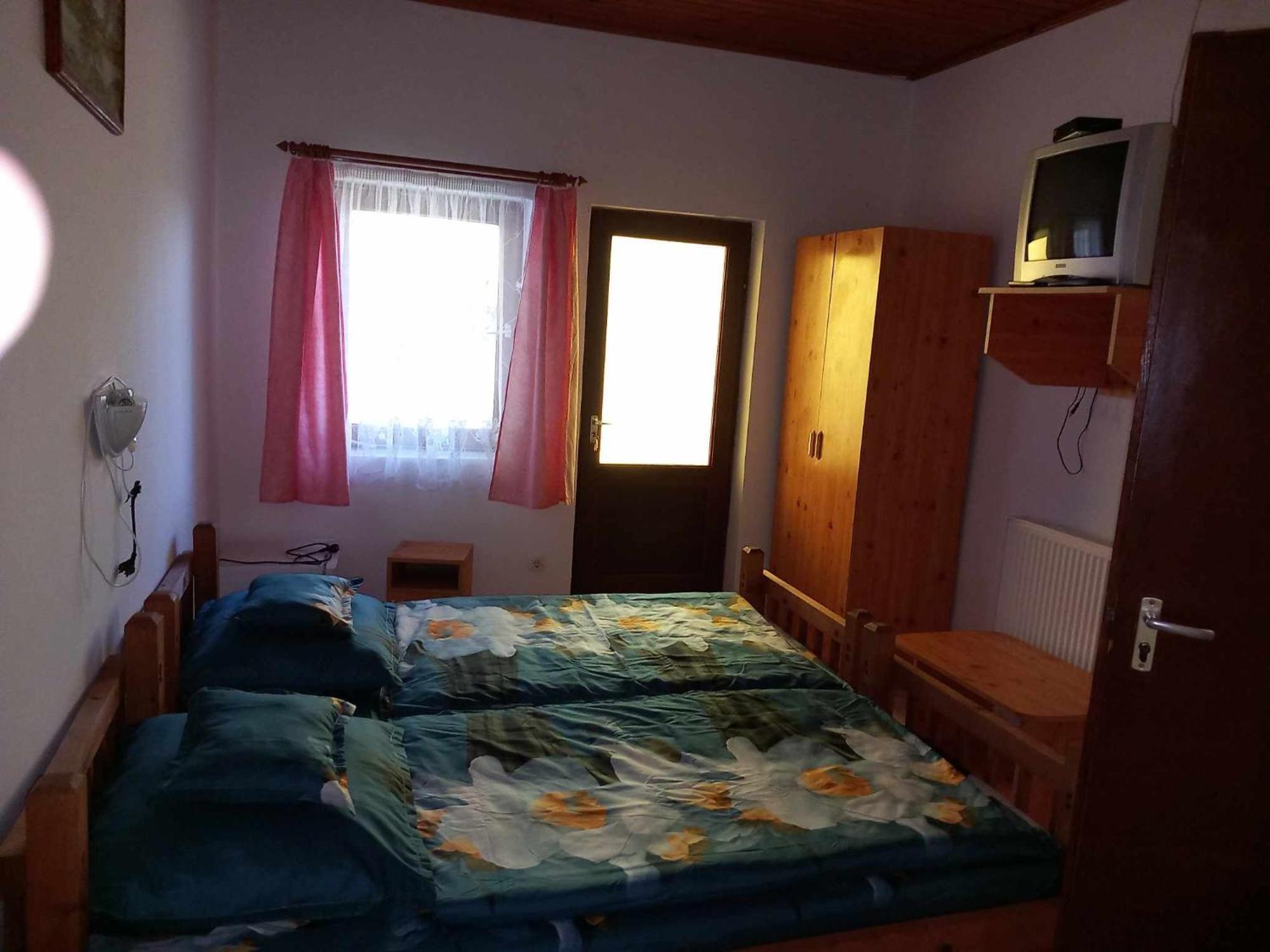 Zsuzsa Apartman Appartement Poroszló Buitenkant foto